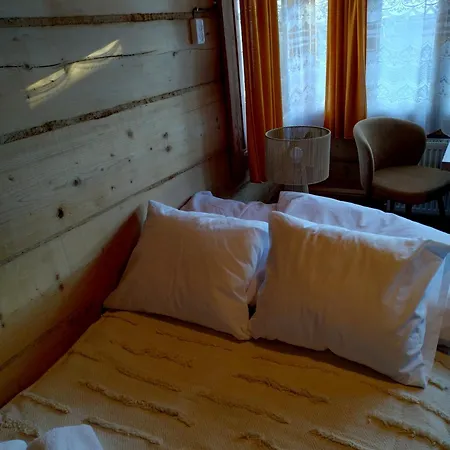 Halne Izby - Goscinne * Zab